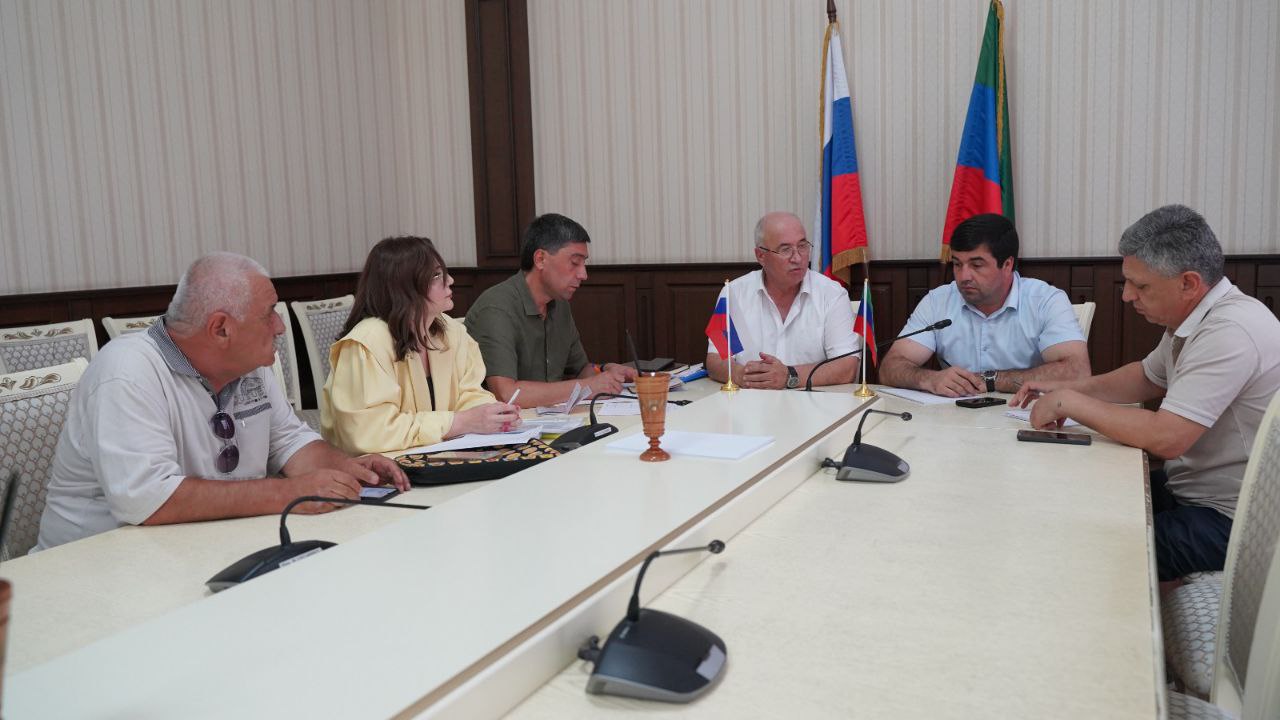 Госжилинспекция РД провела выездной прием граждан в Дербенте